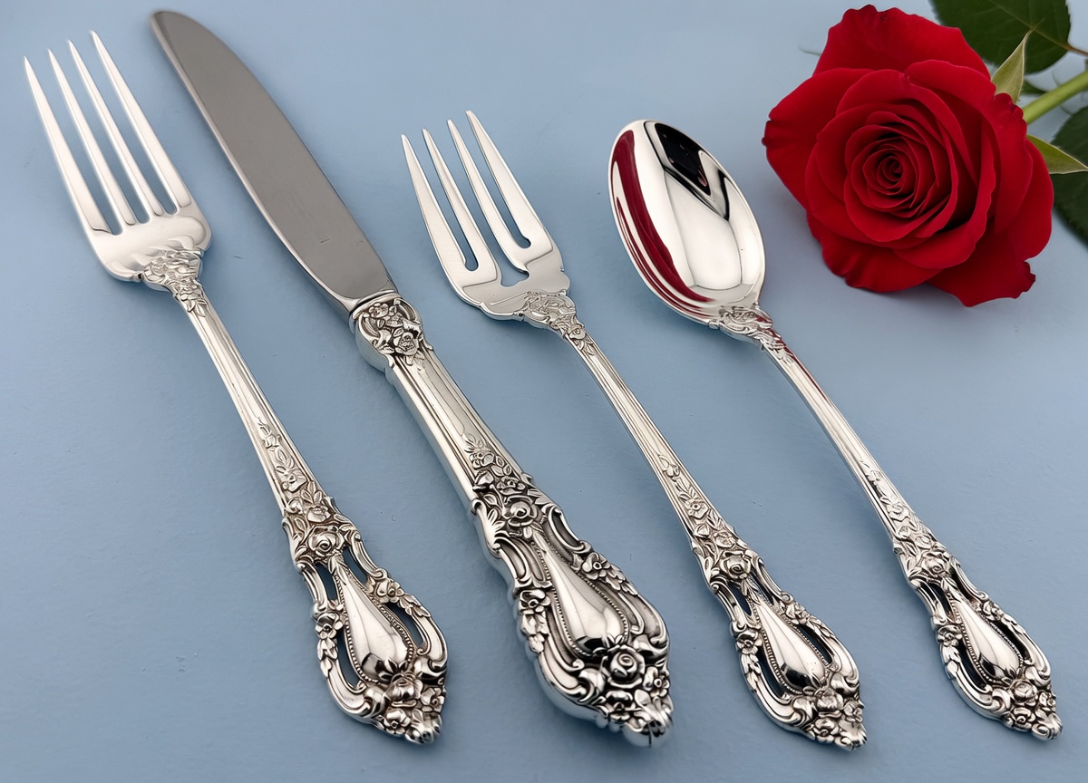 Lunt Eloquence Sterling Silver